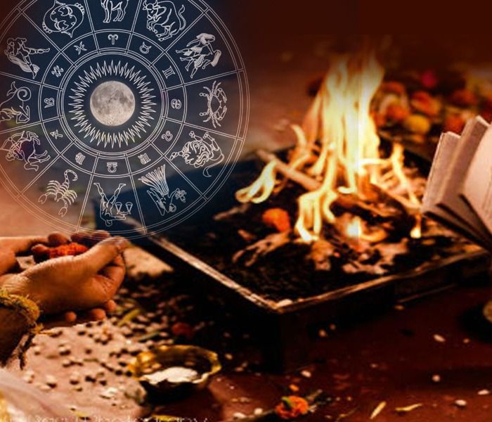 Tarot cards and spiritual items